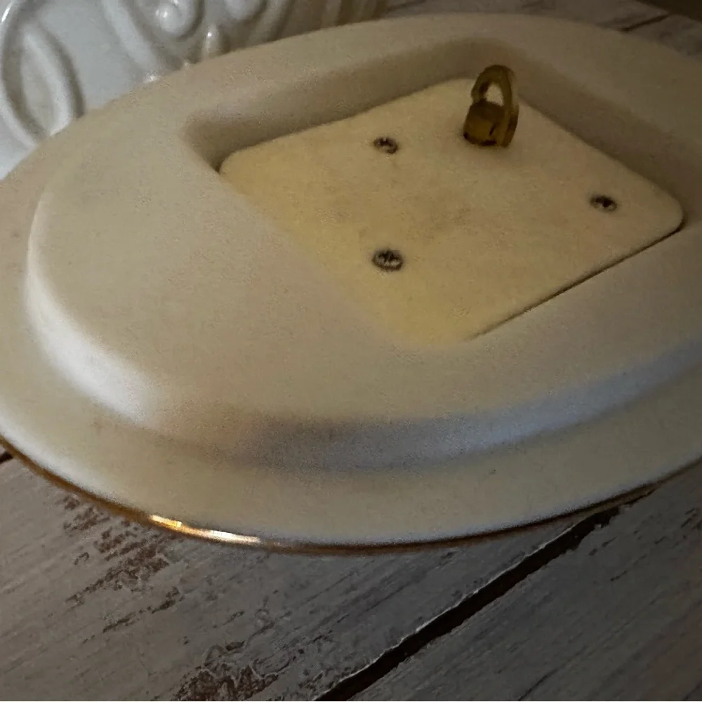 LENOX Ivory Rose Embossed Jewelry Trinket Box Music Oval Gold Trim 5.5
